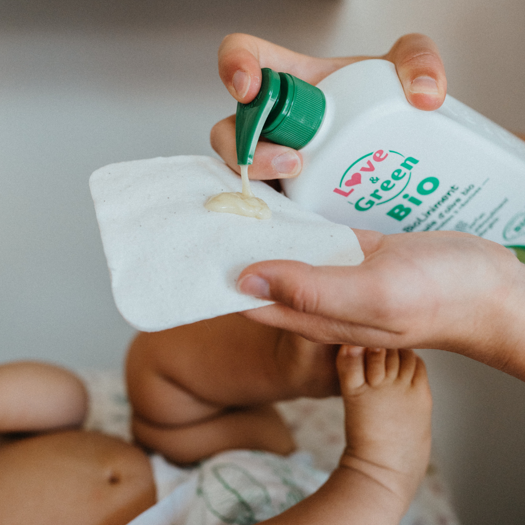 Les lingettes au liniment pour bébé : à quoi ça sert ?